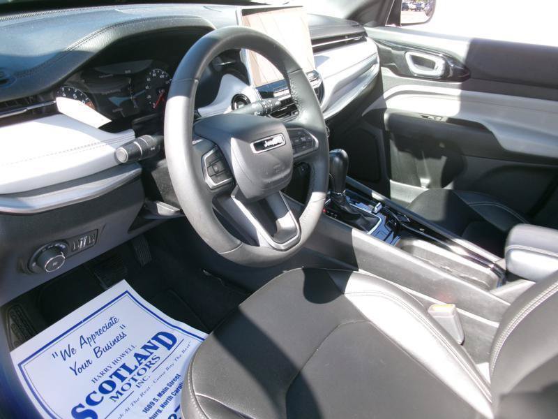 Used 2025 Jeep Compass Limited AWD/4WD image 16