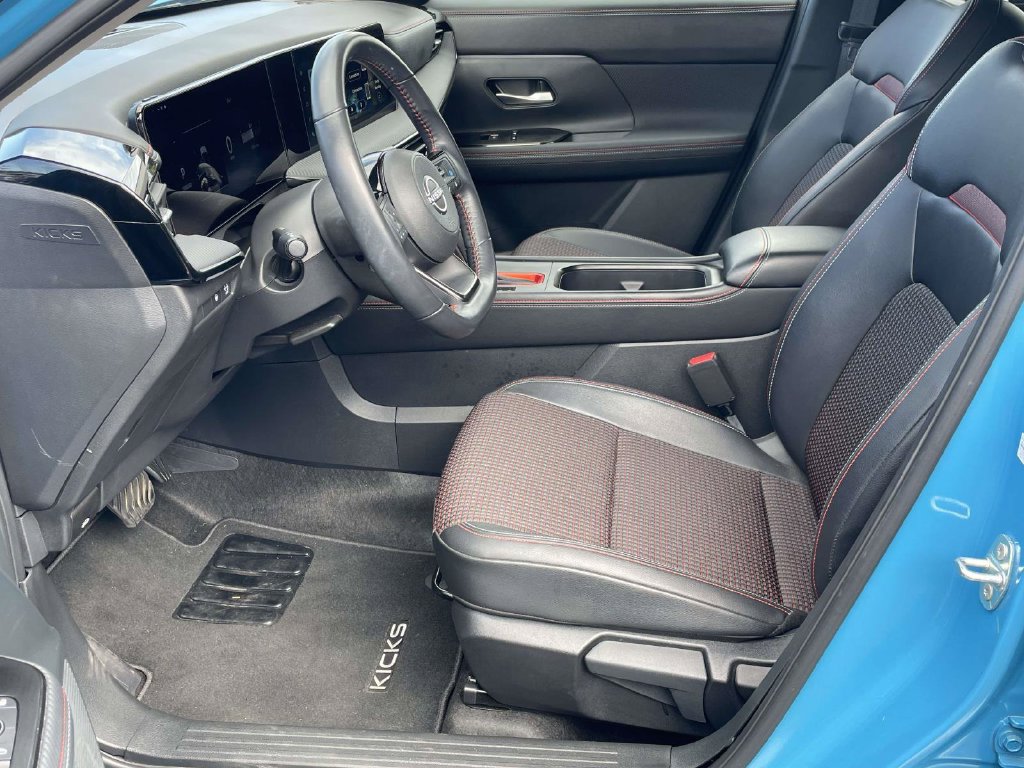 Used 2025 Nissan Kicks SR FWD image 23