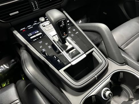 Certified 2023 Porsche Cayenne Platinum Edition AWD/4WD image 27