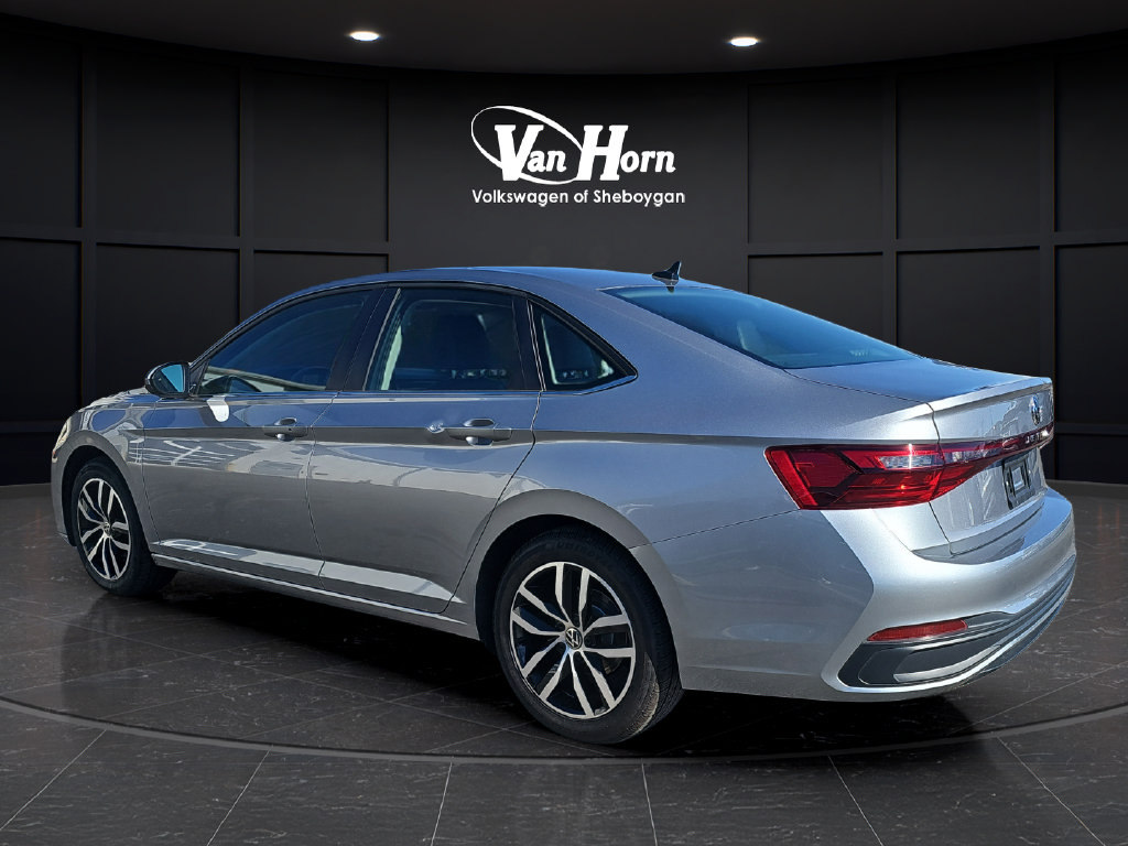 Used 2025 Volkswagen Jetta SE FWD image 5