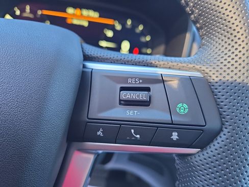 New 2025 Mitsubishi Outlander SE image 18