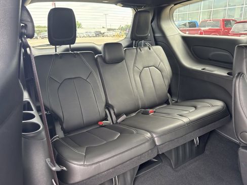 New 2026 Chrysler Pacifica Select image 20