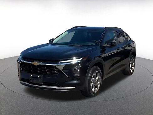 Used 2025 Chevrolet Trax LT w/ LT Convenience Package FWD image 7