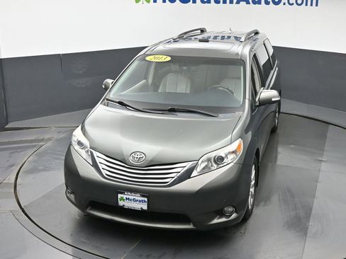 Used 2013 Toyota Sienna XLE image 30