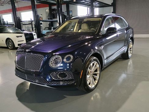 Used 2017 Bentley Bentayga image 1