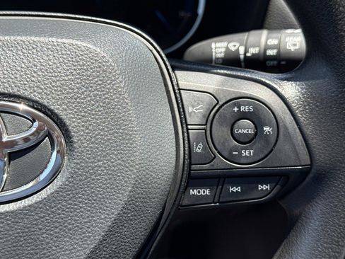 Used 2025 Toyota RAV4 XLE AWD/4WD image 21
