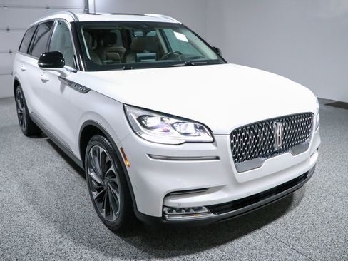 Used 2023 Lincoln Aviator Reserve w/ Equipment Group 201A RWD image 5
