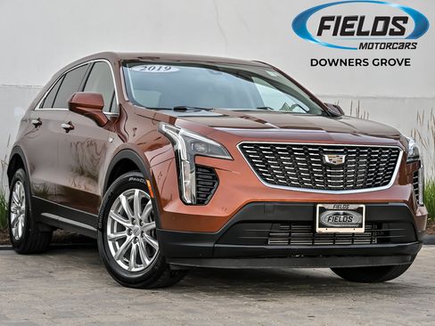 Used 2019 Cadillac XT4 Luxury w/ Cold Weather Package FWD image 1