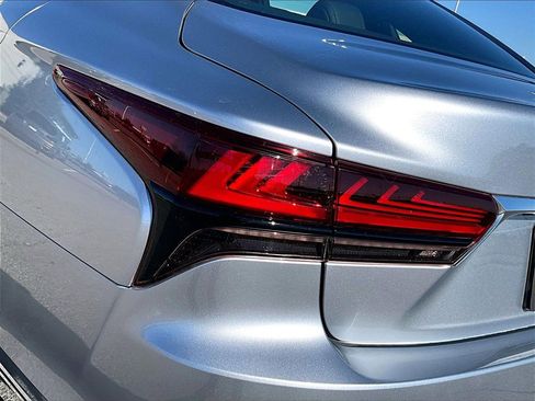 Used 2024 Lexus LS 500 w/ Interior Upgrade Package image 21