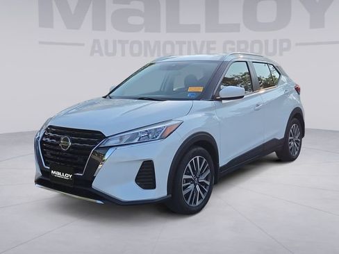 Used 2021 Nissan Kicks SV FWD image 1