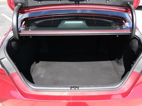 Used 2018 Toyota Camry SE FWD image 13