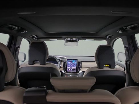 New 2026 Volvo XC90 B6 Plus image 10