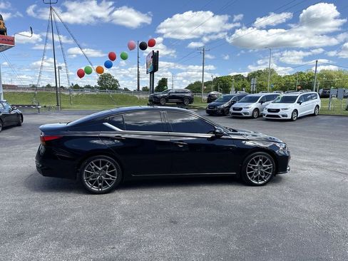 Used 2024 Nissan Altima 2.0 SR FWD image 14