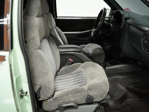 Used 2001 Chevrolet Blazer LS image 39