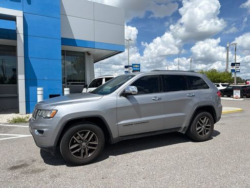 Used 2018 Jeep Grand Cherokee Limited AWD/4WD image 2