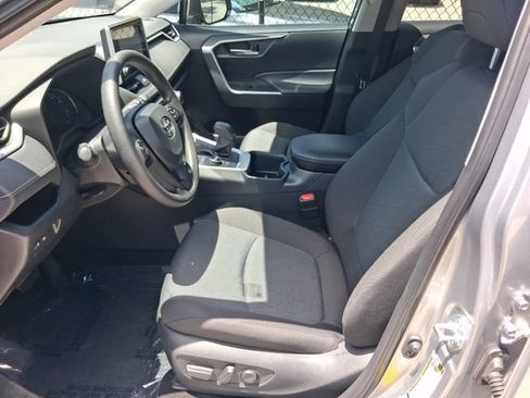 Used 2025 Toyota RAV4 XLE AWD/4WD image 12