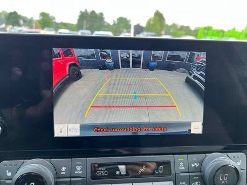 Used 2024 Toyota Grand Highlander AWD image 28