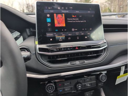 New 2026 Jeep Compass Latitude image 13