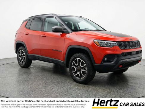 Used 2025 Jeep Compass Trailhawk AWD/4WD image 1