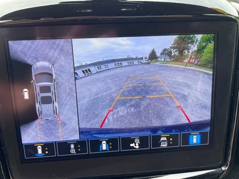 Used 2023 Chevrolet Traverse LT FWD image 29