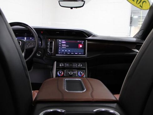 Used 2023 GMC Yukon Denali Ultimate image 31