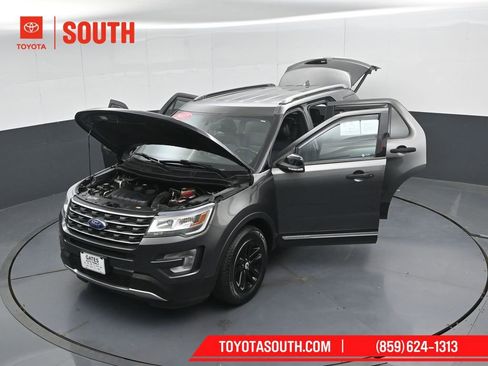 Used 2017 Ford Explorer XLT w/ Equipment Group 202A FWD image 56