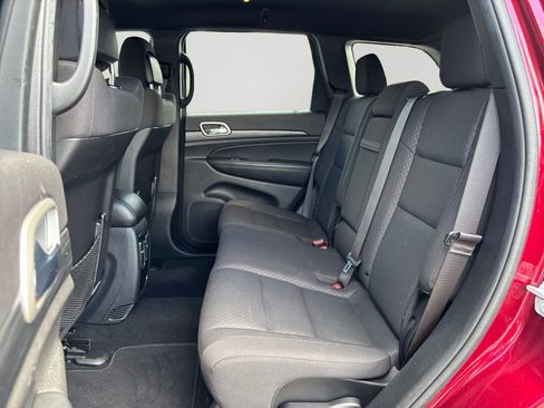 Certified 2020 Jeep Grand Cherokee Laredo RWD image 15
