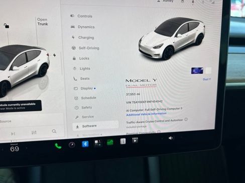 Used 2022 Tesla Model Y Performance AWD/4WD image 13