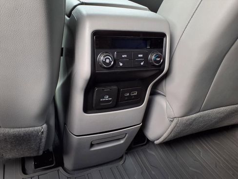 Used 2023 GMC Acadia SLT w/ Technology Package image 24