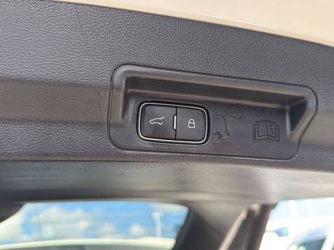 Used 2021 Ford Explorer Limited w/ Equipment Group 301A RWD image 37