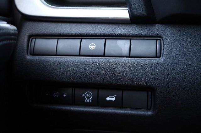 Certified 2025 Nissan Rogue SV FWD image 18