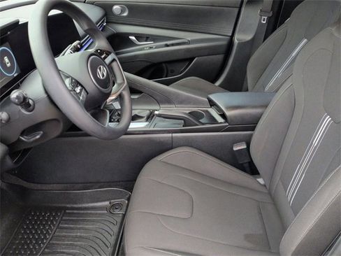 Used 2024 Hyundai Elantra SEL image 12