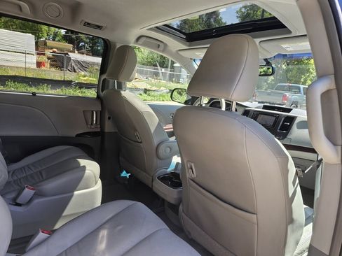 Used 2013 Toyota Sienna XLE AWD/4WD image 45