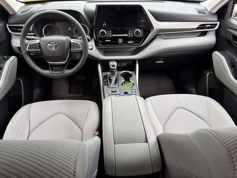 Certified 2024 Toyota Highlander LE AWD/4WD image 16