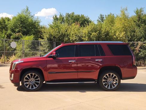 Used 2020 Cadillac Escalade Luxury w/ Escalade Sport Edition AWD/4WD image 8