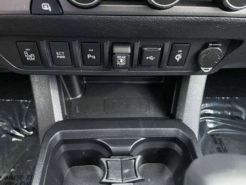 Used 2022 Toyota Tacoma TRD Off-Road w/ TRD Premium Off Road Package image 43