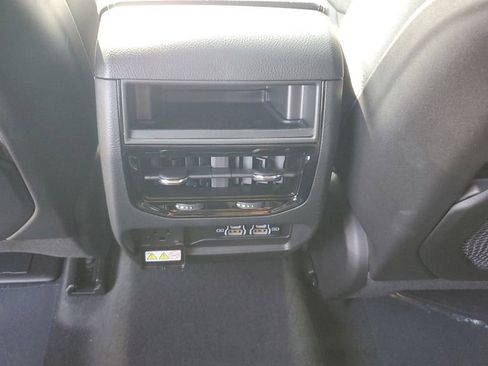 New 2025 Jeep Grand Cherokee Altitude image 13