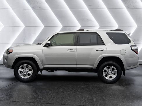 Used 2022 Toyota 4Runner SR5 image 3