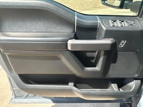 Used 2019 Ford F150 XLT w/ Equipment Group 302A Luxury AWD/4WD image 17