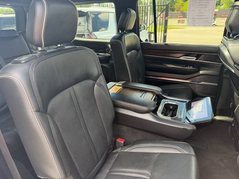 Used 2022 Jeep Grand Wagoneer Series II AWD/4WD image 29
