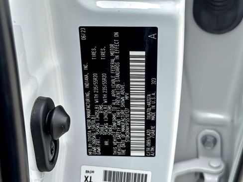 Used 2023 Toyota Highlander Platinum image 28