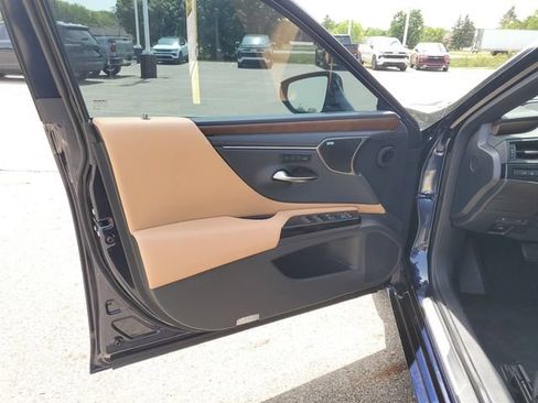 Used 2025 Lexus ES 350 Ultra Luxury w/ Accessory Package (Z1) FWD image 22