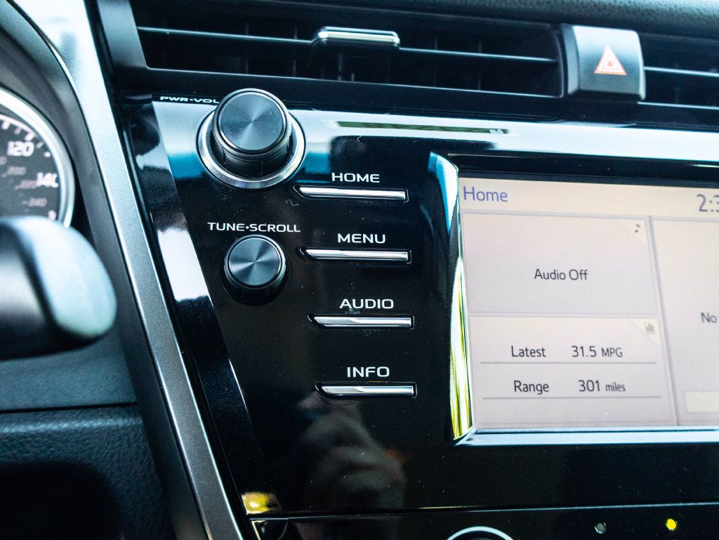 Used 2018 Toyota Camry LE FWD image 26