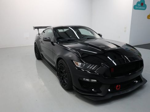 Used 2019 Ford Mustang Shelby GT350R w/ GT350R Equipment Group 920A RWD image 56