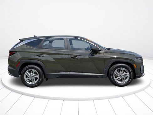 Used 2025 Hyundai Tucson SE FWD image 2