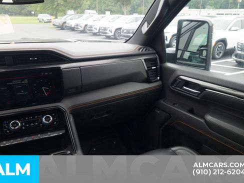 Used 2024 GMC Sierra 2500 AT4 AWD/4WD image 17