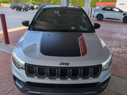 Used 2025 Jeep Compass Trailhawk w/ Trailhawk Elite Group image 9