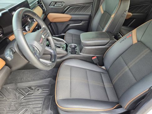 Used 2024 GMC Canyon AT4 w/ Technology Package AWD/4WD image 11