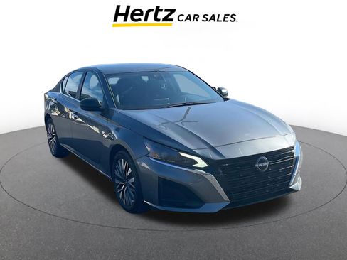 Used 2025 Nissan Altima 2.5 SV image 1