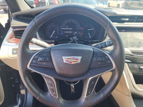 Used 2017 Cadillac XT5 Luxury w/ Driver Awareness Package FWD image 5